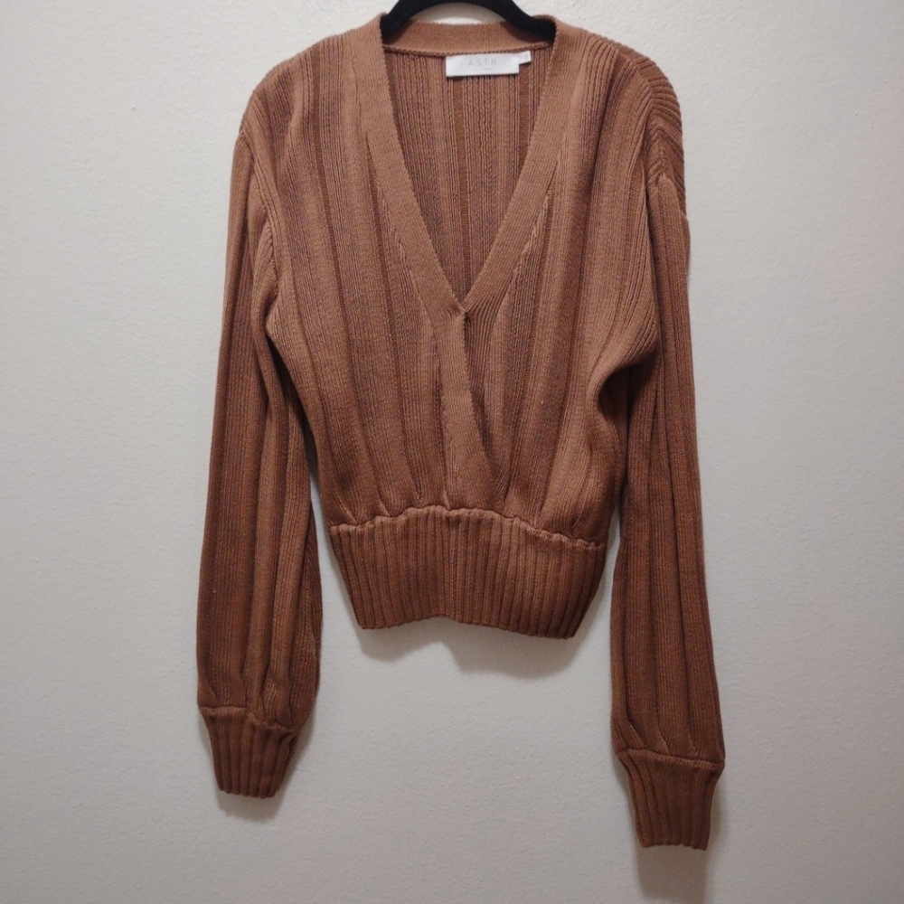 ASTR the Label Brown Carmel Evie Surplice Rib Knit Sweater L